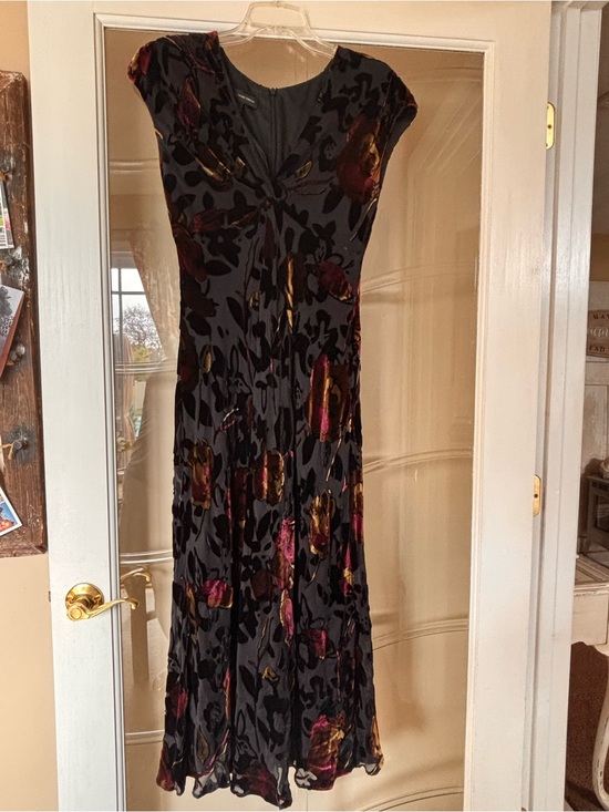 Jones New York Dresses & Skirts - Jones New York Charcoal Midi Dress with Pink & Gold Floral Velvet Accents